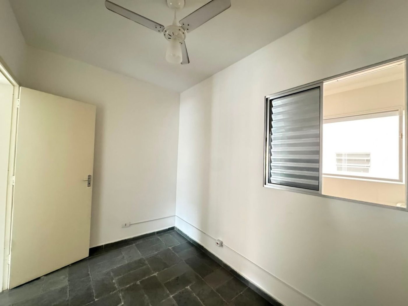 Apartamento com 2 dormitórios à venda, 70 m² por R$ 300.000,00 - Jardim Três Marias - Guarujá/SP