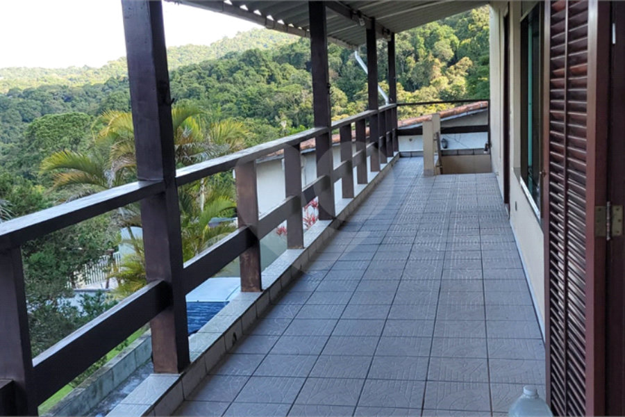 Casa à venda com 5 quartos, sendo 2 suítes, no condomínio Alpes da Cantareira, Mairiporã - SP