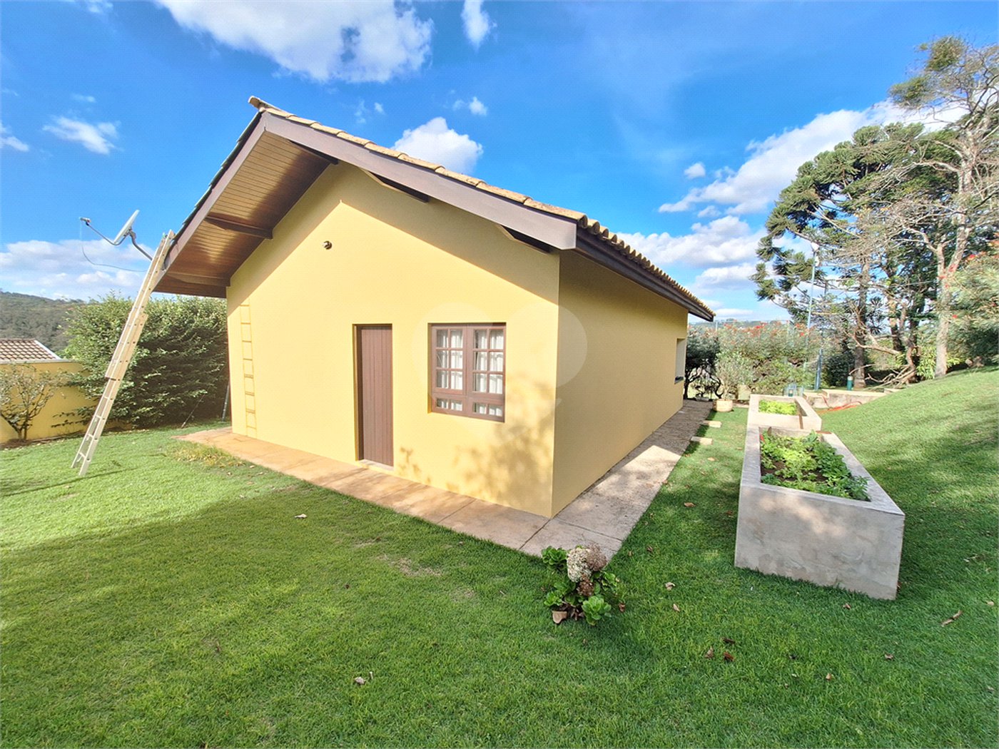 Casa à venda com 3 suítes no condomínio Chácaras do Lago, Vinhedo - SP