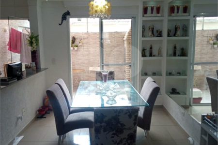 Casa à venda com 3 quartos, sendo 1 suíte, no condomínio Village St. Louis, São Paulo - SP