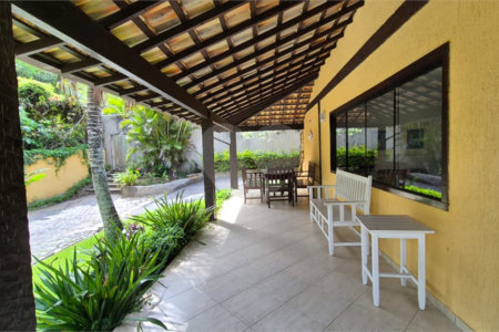 Casa à venda com 5 quartos, sendo 4 suítes,  em Geribá, Armação dos Búzios, RJ