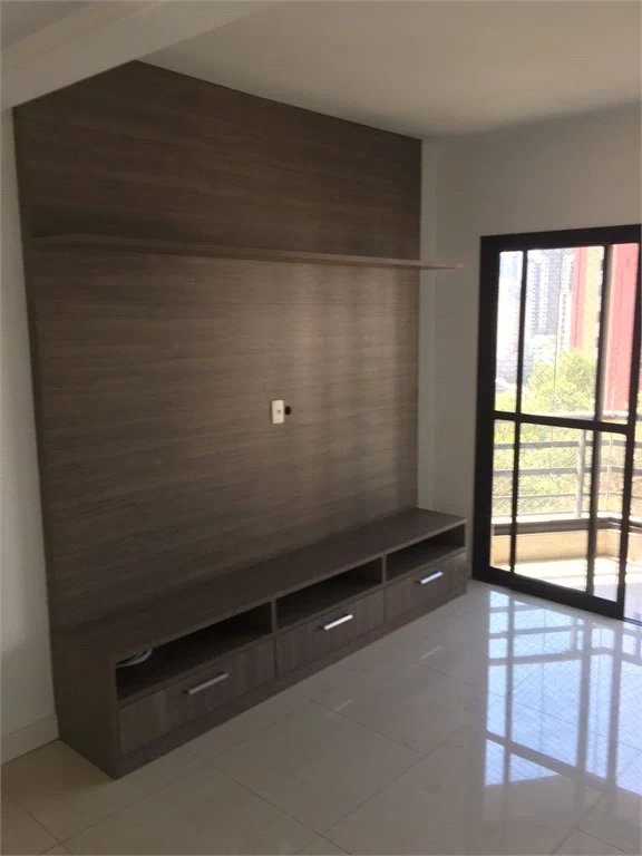 Apartamento à venda com 3 quartos, sendo 1 suíte,  em Vila Andrade, São Paulo, SP