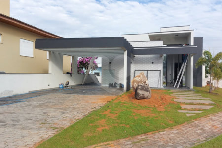 Casa à venda ou para alugar com 5 quartos, sendo 3 suítes, no condomínio Figueira Garden, Atibaia - SP