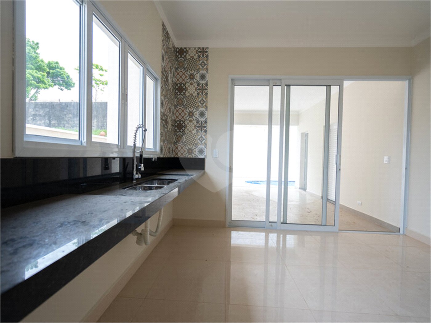 Casa à venda com 5 suítes no condomínio Lagos D´icaraí, Salto - SP