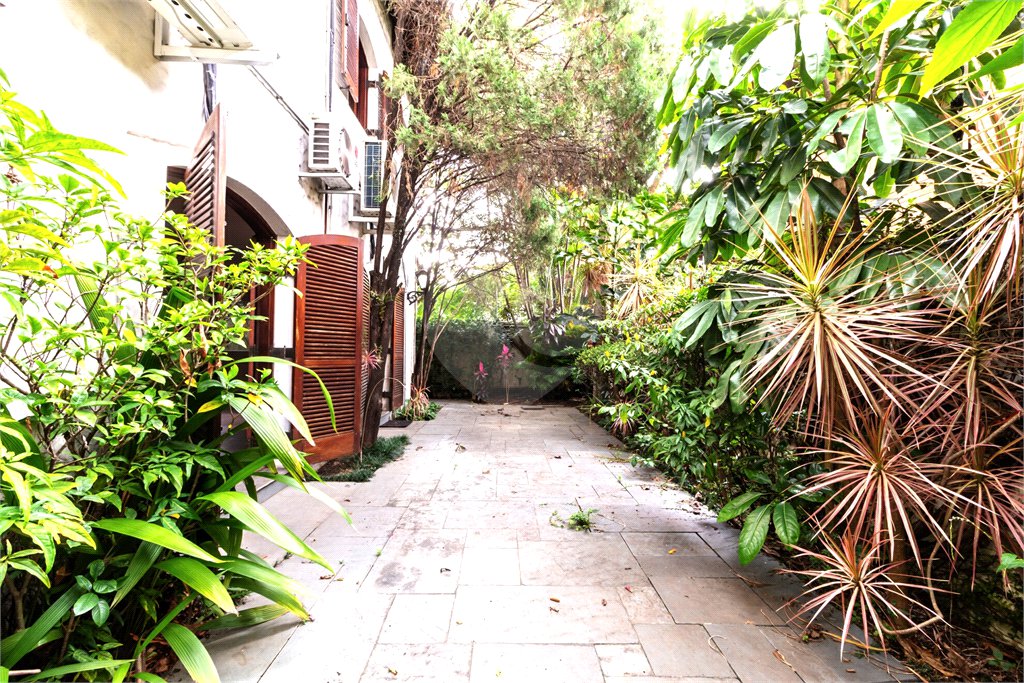 Casa à venda com 4 quartos, sendo 1 suíte, em Jardim das Bandeiras, São Paulo, SP