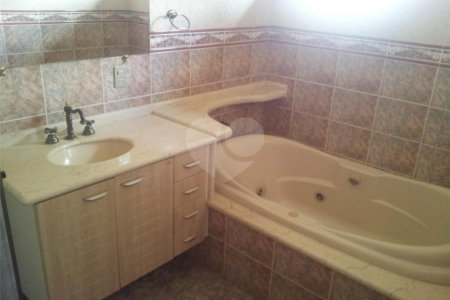 Casa à venda com 3 quartos, sendo 1 suíte, no condomínio Vinhas da Vista Alegre - Lado Café, Vinhedo - SP