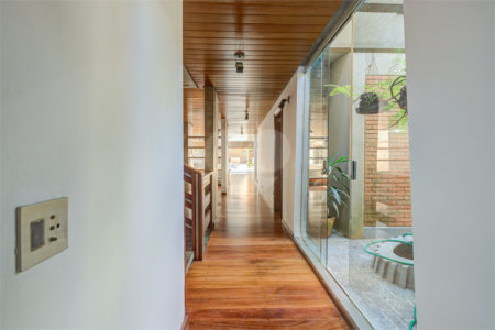 Casa à venda com 5 quartos, sendo 3 suítes, em Alto da Boa Vista, São Paulo, SP