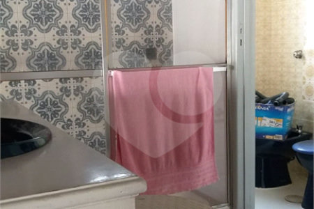 Sobrado à venda com 3 quartos, sendo 1 suíte, em Bosque da Saúde, São Paulo, SP