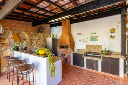 Sobrado à venda com 4 quartos, sendo 2 suítes, em Vila Madalena, São Paulo, SP
