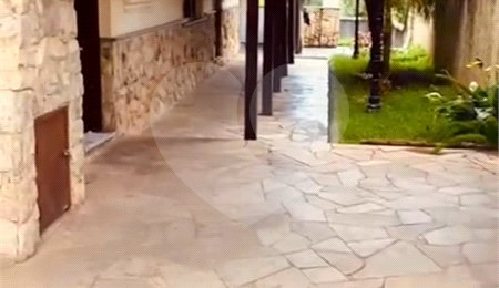 Sobrado à venda com 3 suítes em Barreiro, Mairiporã, SP
