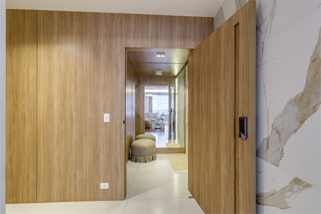 Apartamento à venda com 4 quartos, sendo 2 suítes, em Campo Belo, São Paulo, SP