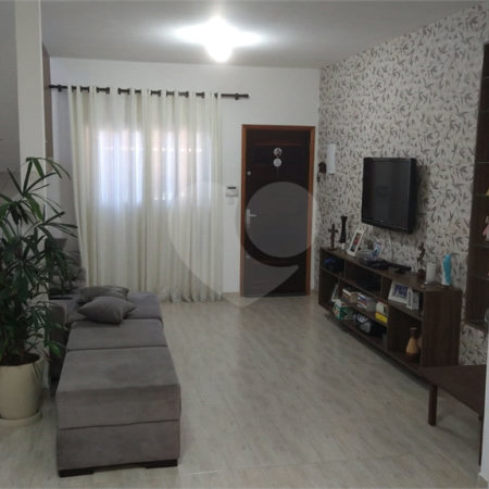 Sobrado à venda com 3 quartos, sendo 1 suíte, em Vila Suissa, Mogi das Cruzes, SP