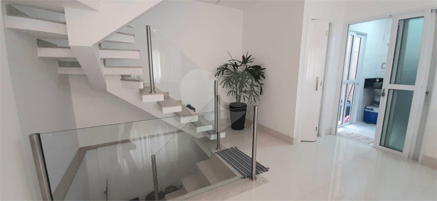 Casa à venda com 3 quartos, sendo 1 suíte, no condomínio Residencial Gran Veiga, São Paulo - SP