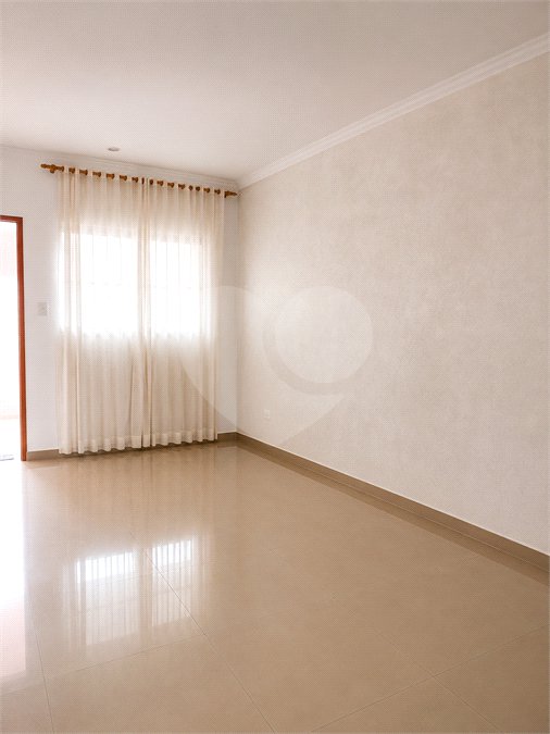 Sobrado à venda com 3 quartos, sendo 1 suíte,  em Vila Linda, Santo André, SP