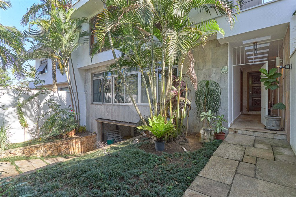 Casa à venda com 4 quartos, sendo 2 suítes, em Brooklin, São Paulo, SP