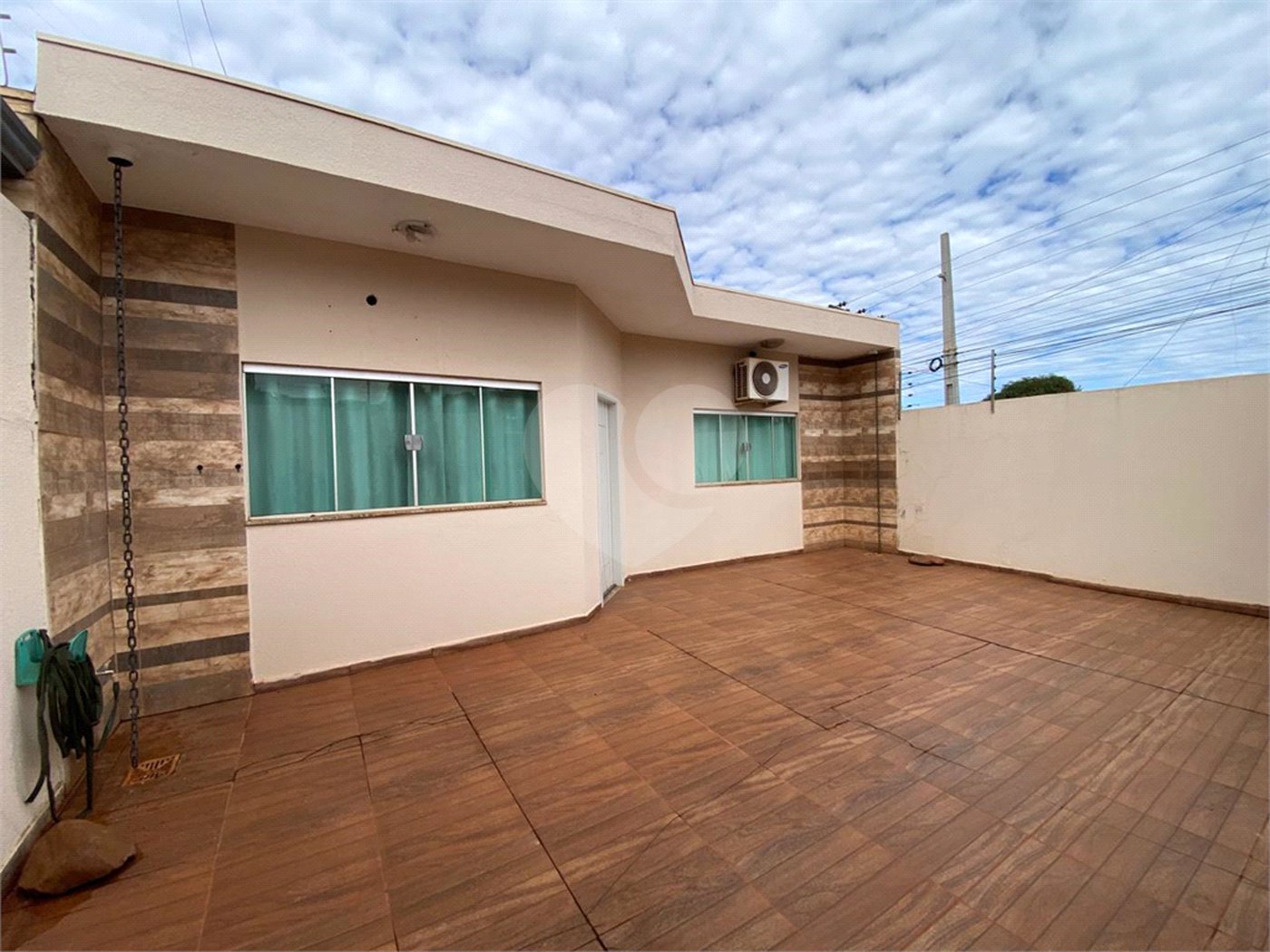 Casa à venda com 3 quartos, sendo 1 suíte,  em Jardim Jamaica, Ponta Porã, MS
