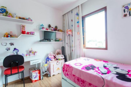 Apartamento à venda com 3 quartos, sendo 1 suíte, em Vila Mariana, São Paulo, SP