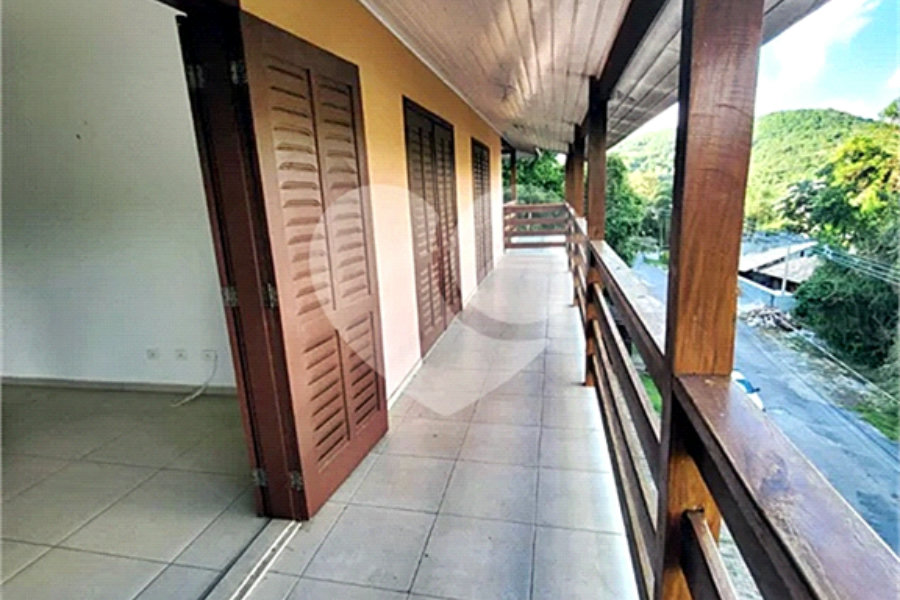 Casa à venda ou para alugar com 7 quartos, sendo 5 suítes, no condomínio Sausalito, Mairiporã - SP