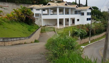 Casa à venda com 4 suítes no condomínio Suíça da Cantareira, Mairiporã - SP