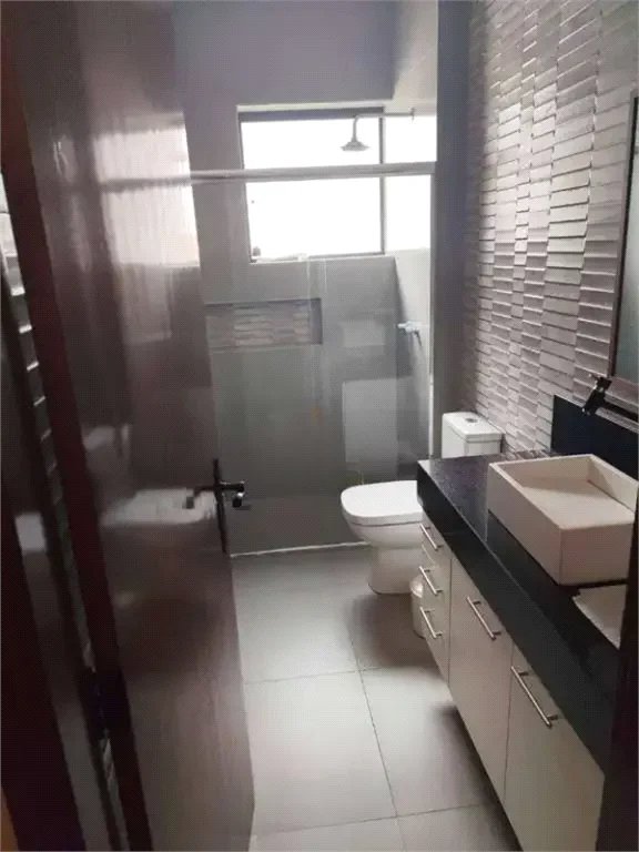 Sobrado à venda com 4 quartos, sendo 2 suítes,  em Lapa, São Paulo, SP