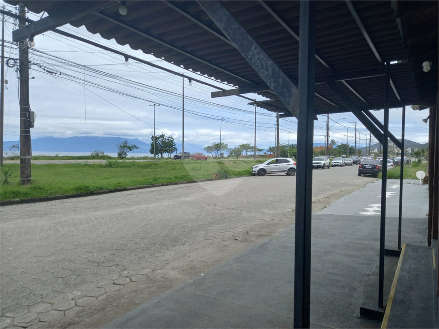 Sobrado à venda com 2 quartos, sendo 1 suíte, em Estância Balneária Hawai, Caraguatatuba, SP