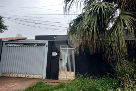 Casa à venda com 3 quartos, sendo 1 suíte,  em Vila Santa Catarina, Dourados, MS