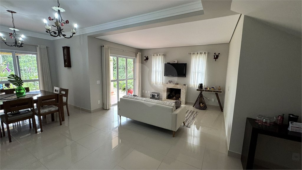 Casa à venda com 3 suítes no condomínio Residencial Delle Stelle, Louveira - SP