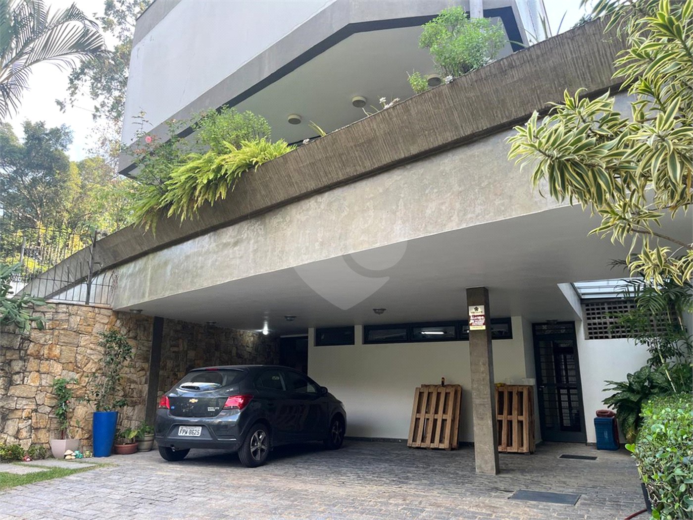 Casa à venda com 4 quartos, sendo 3 suítes, no condomínio Vitoria Regia, São Paulo - SP