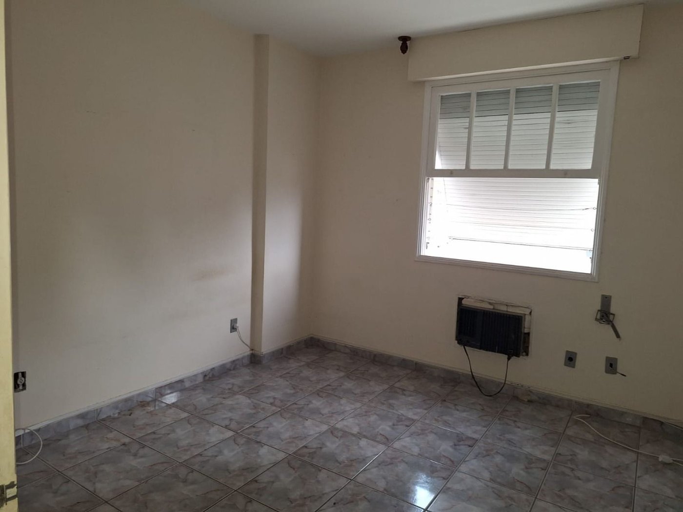 Apartamento Amplo a Apenas 120 Metros da Praia – Localização Privilegiada na Ponta da Praia!