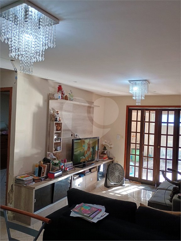 Casa à venda com 2 quartos, sendo 1 suíte, no condomínio Residencial 400, Rio de Janeiro - RJ