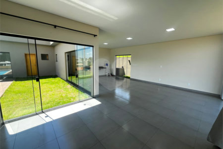 Casa à venda com 3 suítes em Terras de Santa Cristina Xiii Setor Marina, Paranapanema, SP