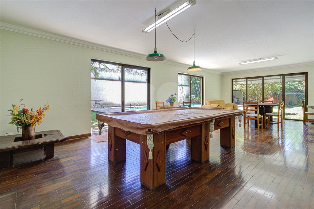 Casa Térrea à venda com 5 quartos, sendo 4 suítes, em Interlagos, São Paulo, SP