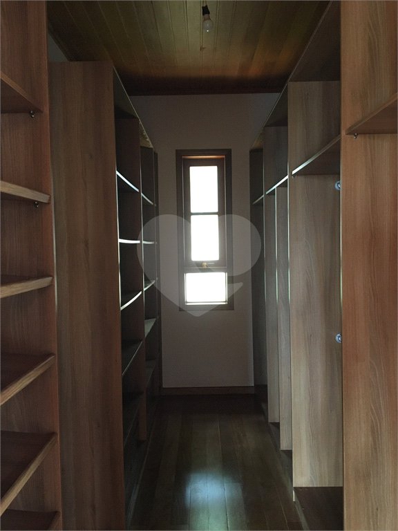 Casa à venda com 5 quartos, sendo 4 suítes,  no condomínio Cantareira, Mairiporã - SP