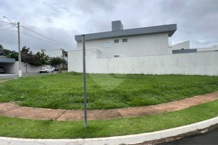 Lote de esquina à venda no Condomínio Faixa Azul