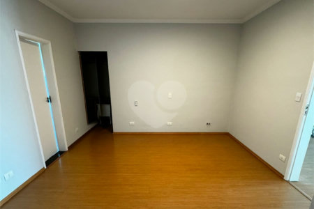 Casa à venda com 3 quartos, sendo 1 suíte, no condomínio Residencial Villa dos Inglezes, Sorocaba - SP