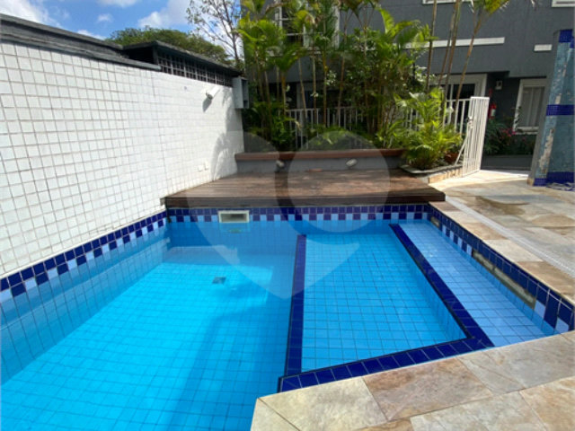 Casa à venda com 3 quartos, sendo 1 suíte,  no condomínio Village Santa Cecilia, São Paulo - SP