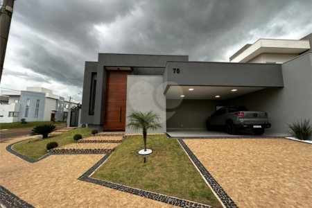 Casa para venda no condomínio de alto padrão Damha III,