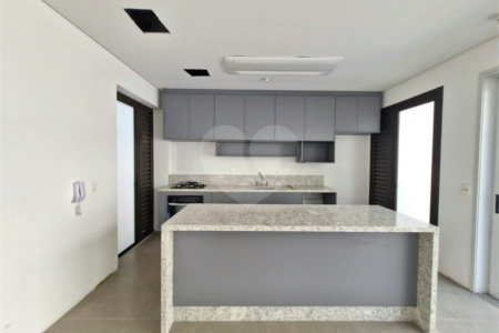 Casa à venda ou para alugar com 3 suítes no condomínio Jardim Flora, São Paulo - SP