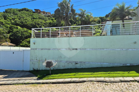 Casa à venda com 6 quartos, sendo 4 suítes, em Ferradura, Armação dos Búzios, RJ
