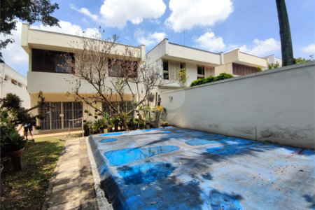 Sobrado à venda com 4 quartos, sendo 2 suítes, em Chácara Monte Alegre, São Paulo, SP