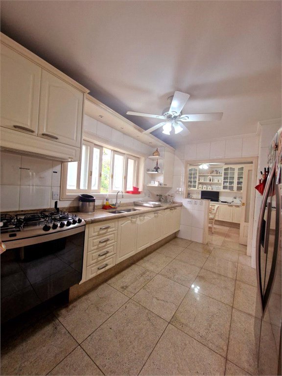 Casa à venda com 4 suítes no condomínio Estância Marambaia, Vinhedo - SP