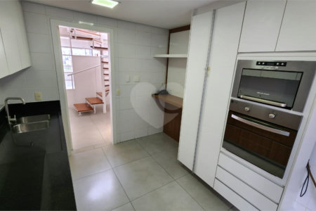 Apartamento à venda com 3 quartos, sendo 2 suítes,  em Paraíso do Morumbi, São Paulo, SP