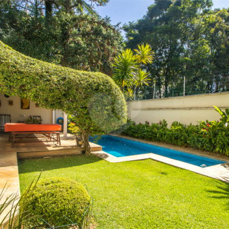 Casa à venda com 5 quartos, sendo 4 suítes, no condomínio Bounganville, São Paulo - SP