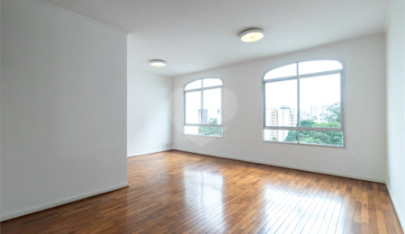 Apartamento à venda com 3 quartos, sendo 1 suíte,  em Vila Sofia, São Paulo, SP