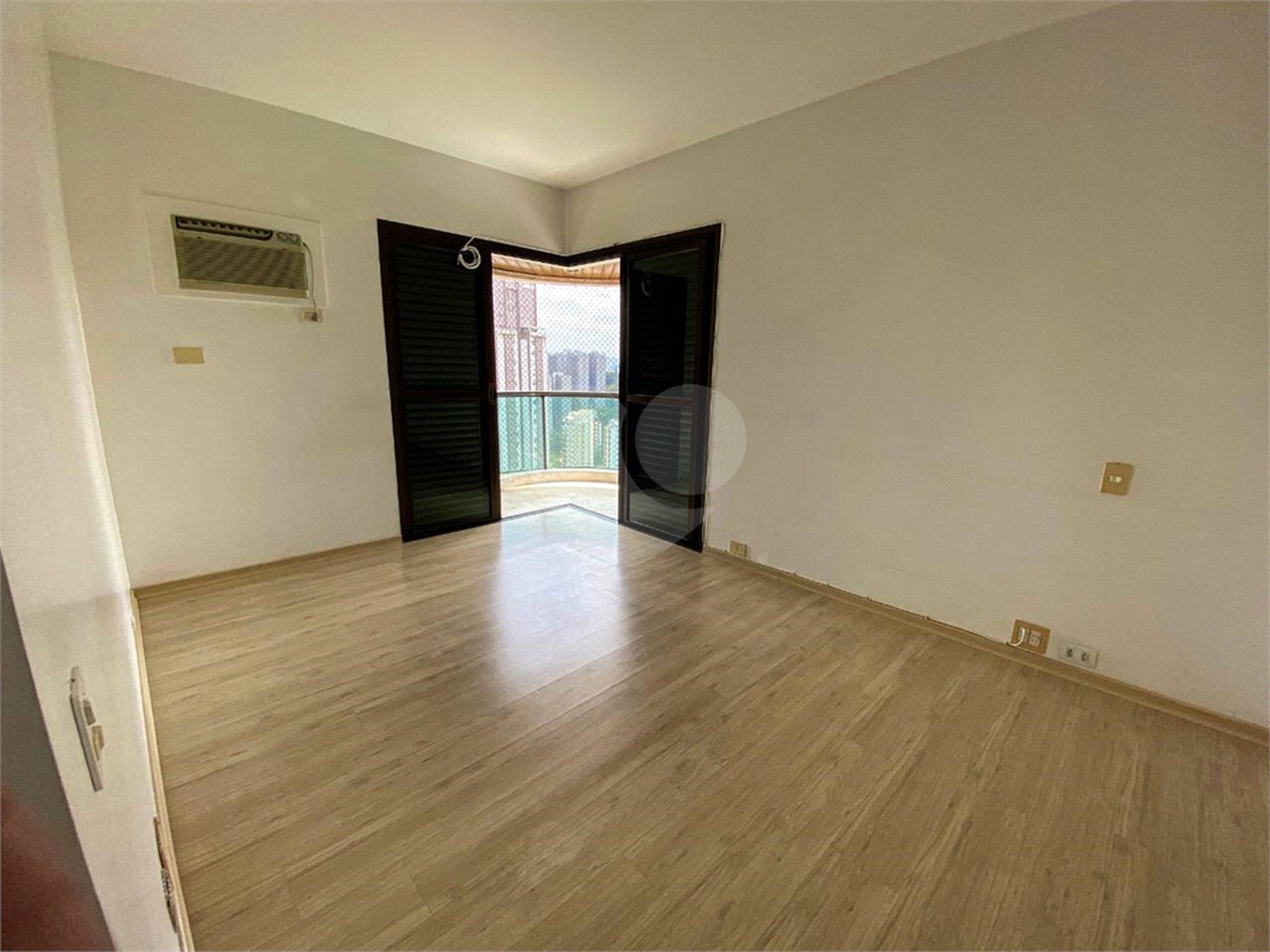 Apartamento à venda com 4 suítes em Vila Suzana, São Paulo, SP