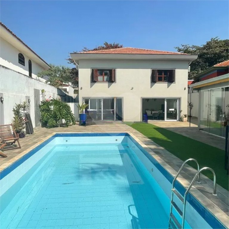 Sobrado à venda com 4 quartos, sendo 2 suítes, em Lapa, São Paulo, SP