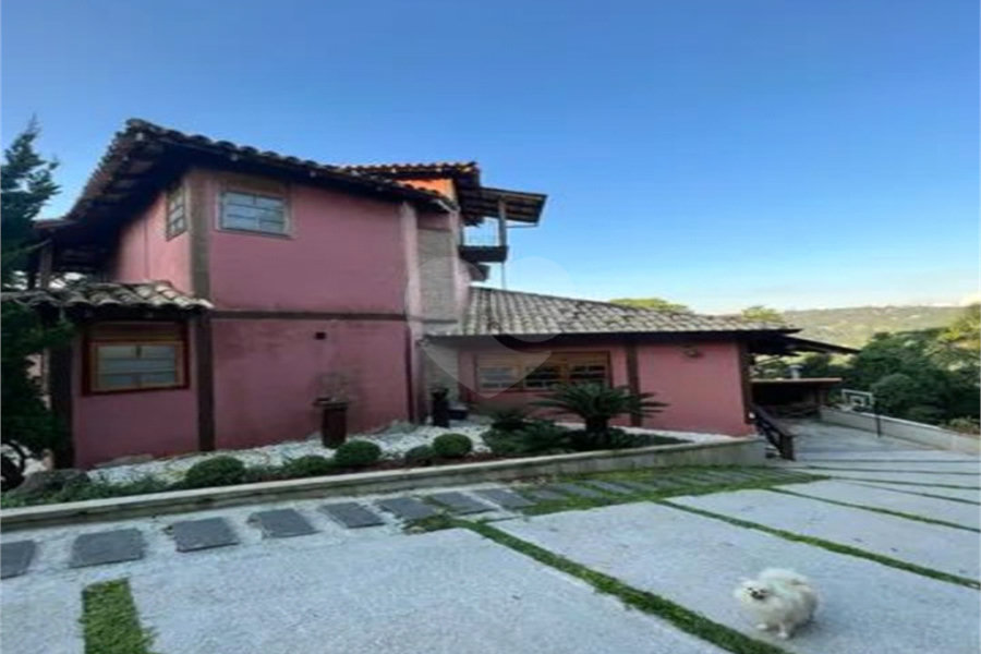 Casa à venda com 3 quartos, sendo 1 suíte,  no condomínio Alpes da Cantareira, Mairiporã - SP