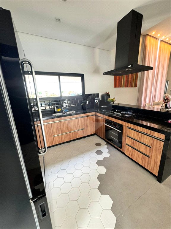Casa à venda com 4 quartos, sendo 3 suítes, no condomínio Vilagio Ipanema 1, Araçoiaba da Serra - SP