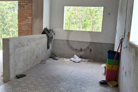 Casa à venda com 3 quartos, sendo 1 suíte, no condomínio Mosaico da Serra, Mogi das Cruzes - SP
