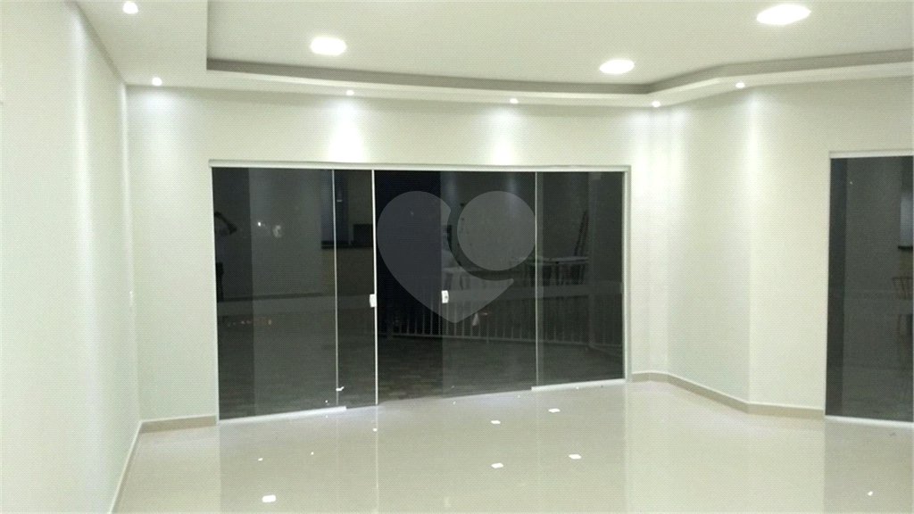 Casa à venda com 3 quartos, sendo 1 suíte,  no condomínio Village St. Louis, São Paulo - SP